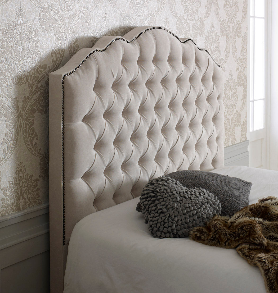 Curved tufted headboard discount